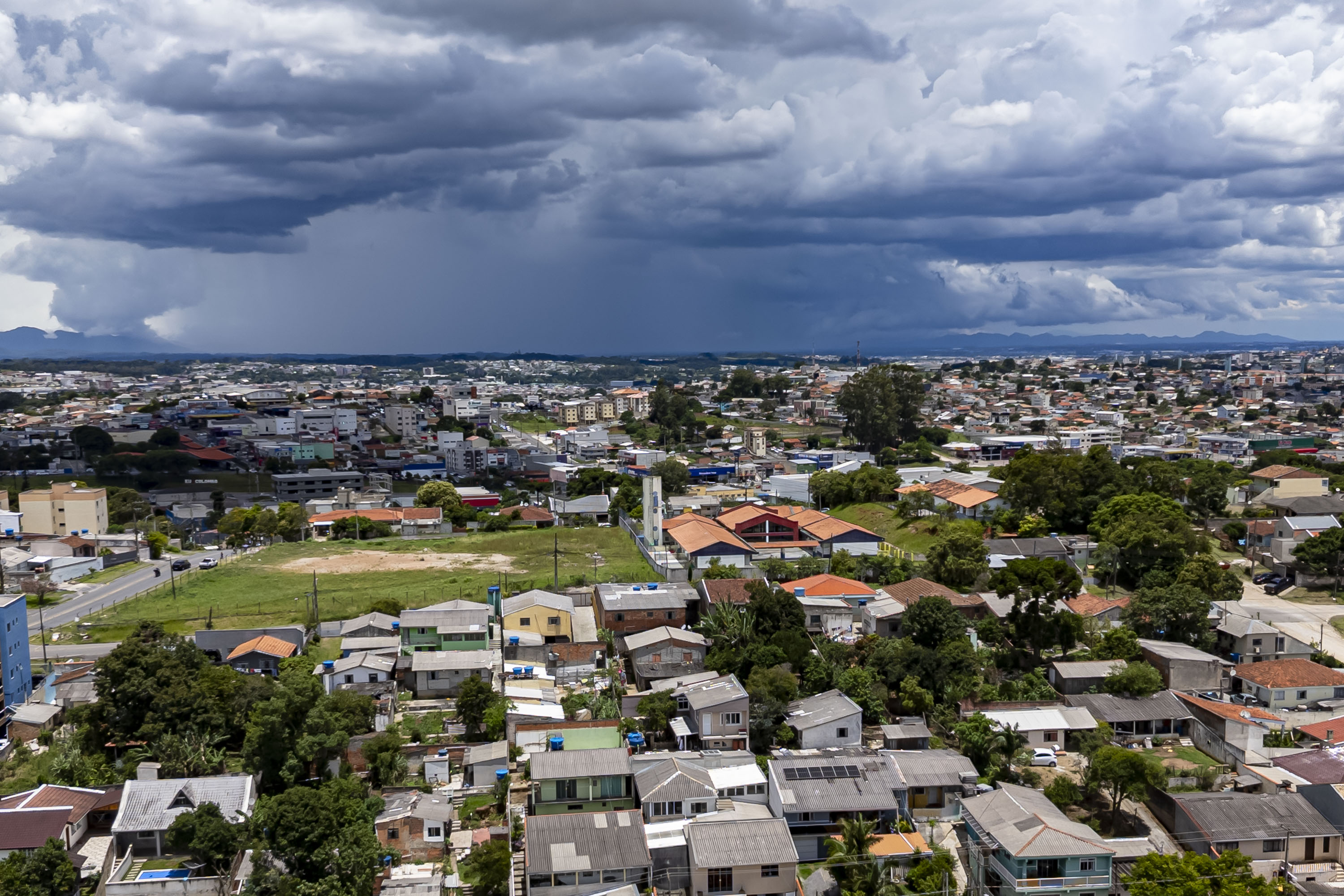 Foz do Iguaçu começa a semana com calor e pancadas de chuva