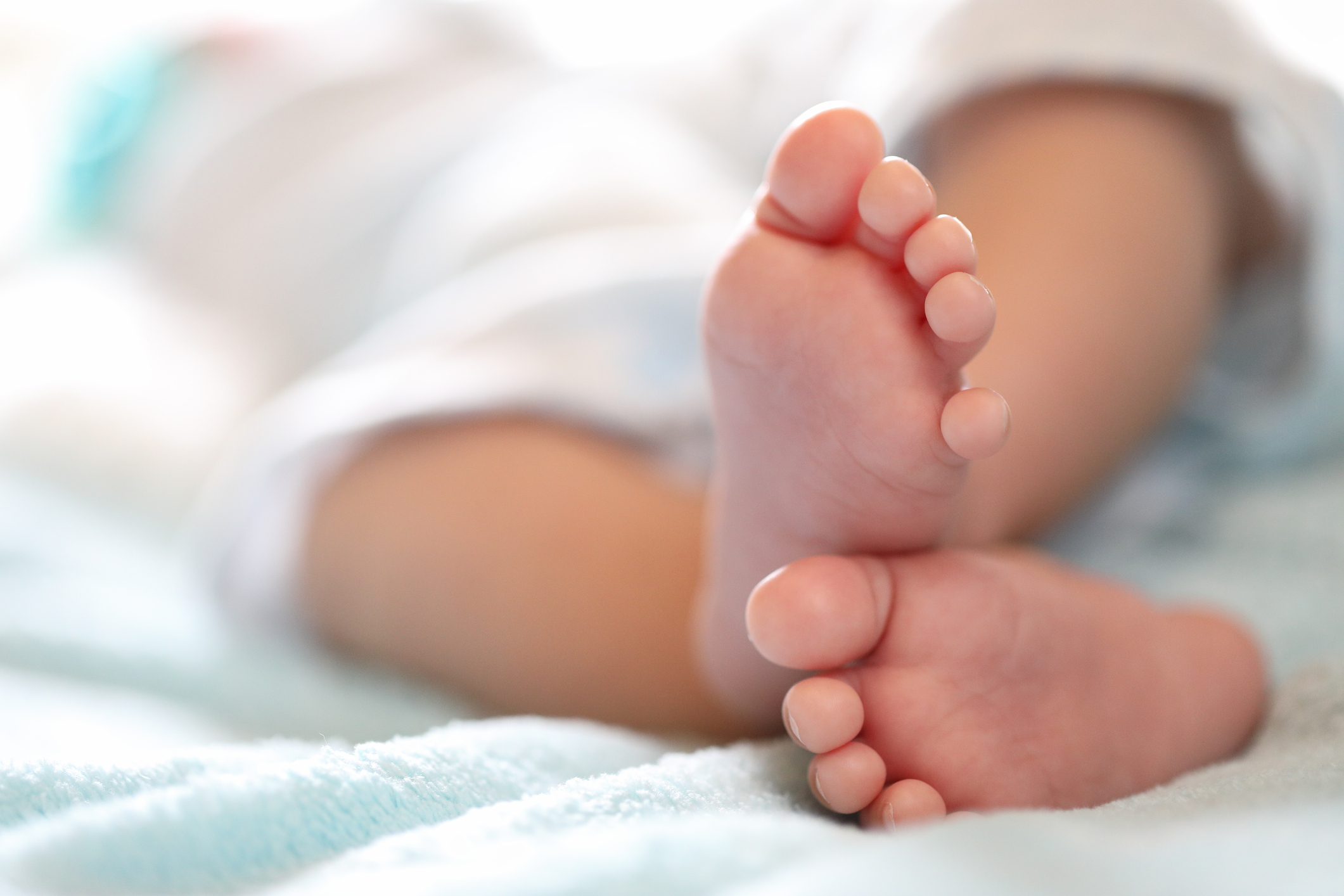 Enquanto mãe buscava emprego, bebê é morta pelo padrasto