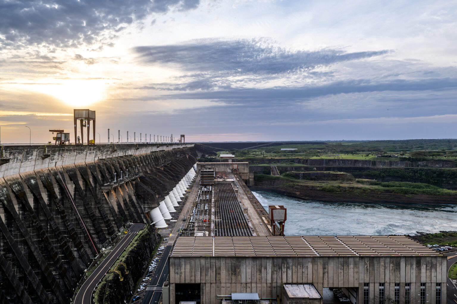 Itaipu injeta R$ 5,7 bilhões e ajuda a segurar a conta de luz