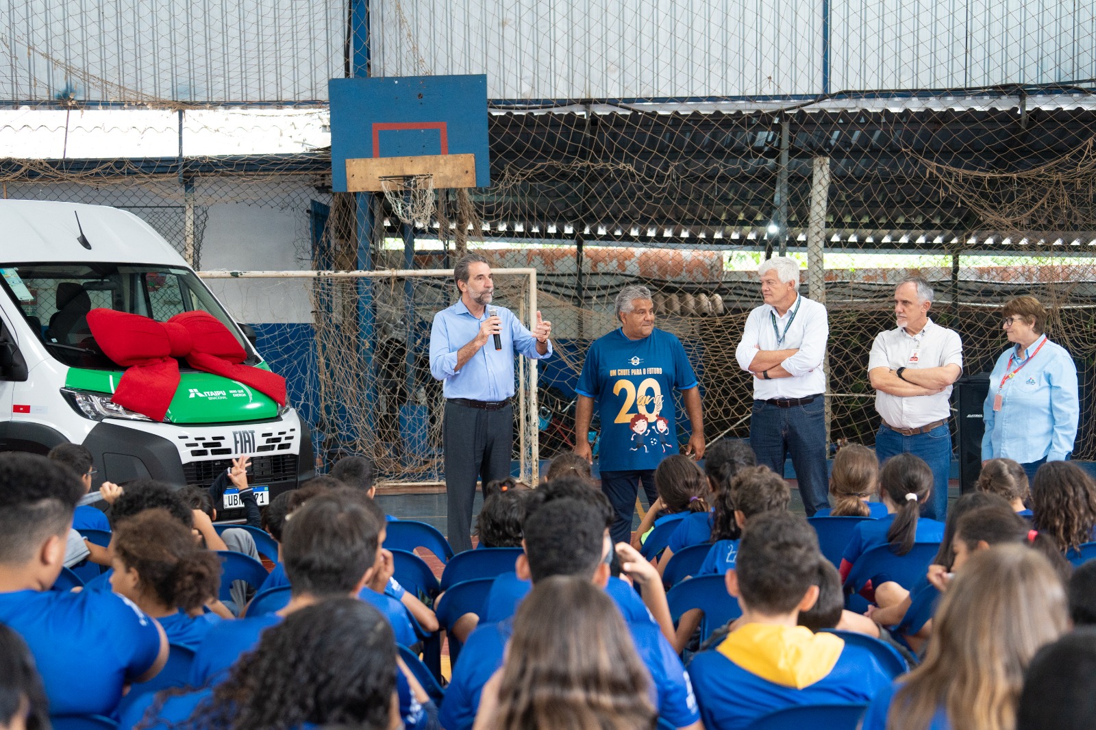 Impacto social: Itaipu entrega van e reforça atendimento a quase mil crianças em Foz do Iguaçu