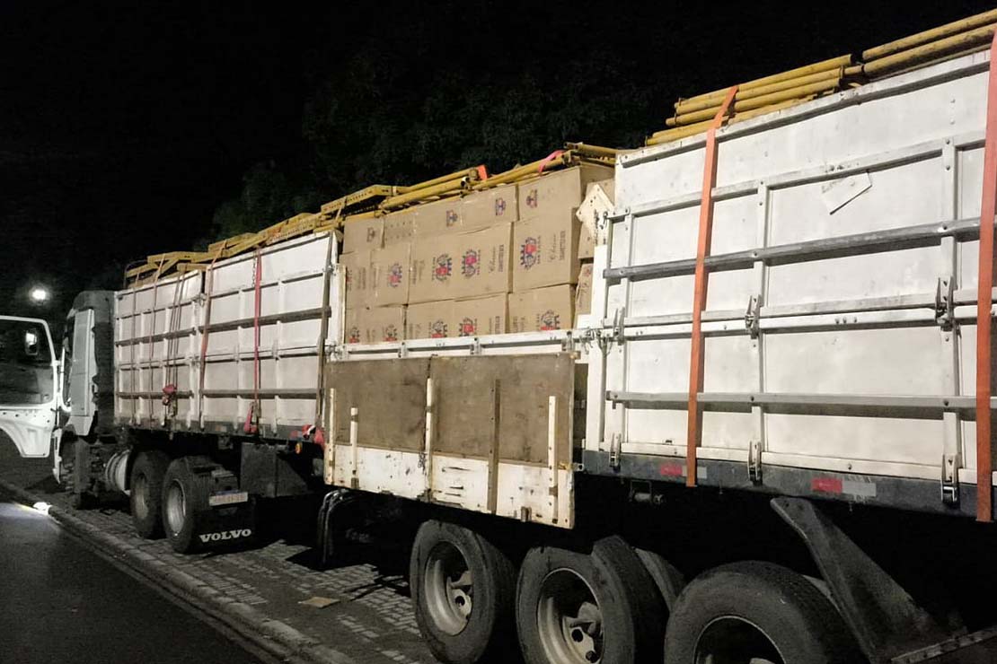 PMPR apreende caminhão com cigarros contrabandeados em Pato Branco
