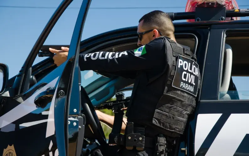 Fuga desesperada: grávida escapa pela janela após sofrer violência