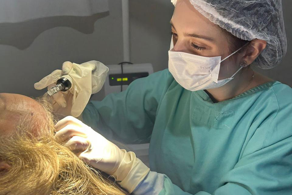 Diagnóstico correto é chave para tratar queda de cabelo, alertam especialistas