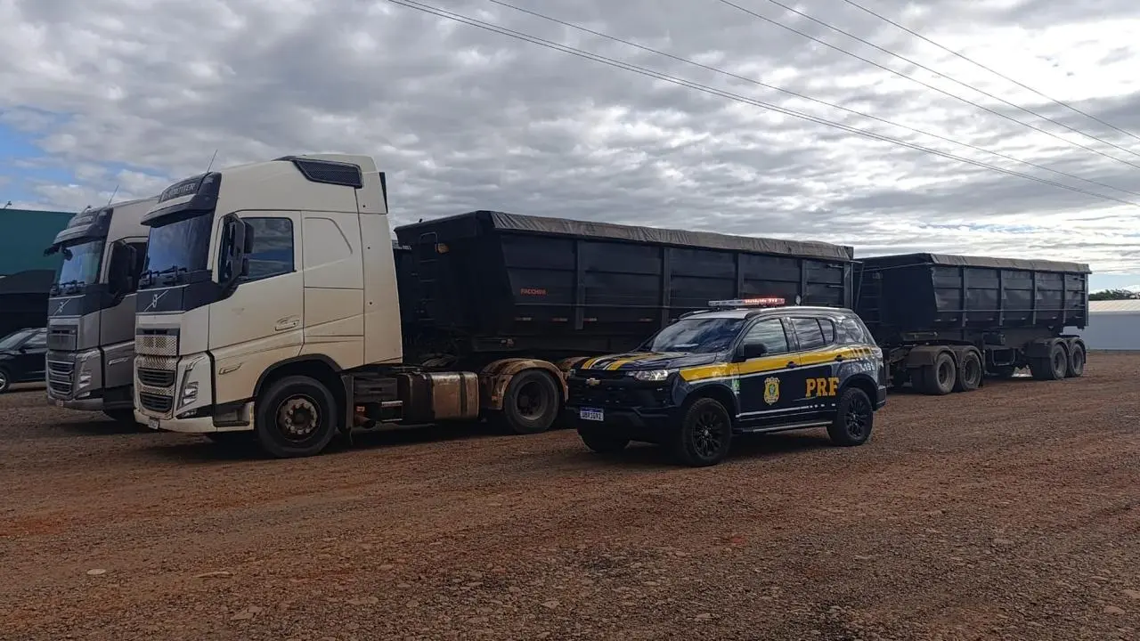 Rodotrens são flagrados com quase 70 toneladas de excesso de carga na BR-163, no Paraná
