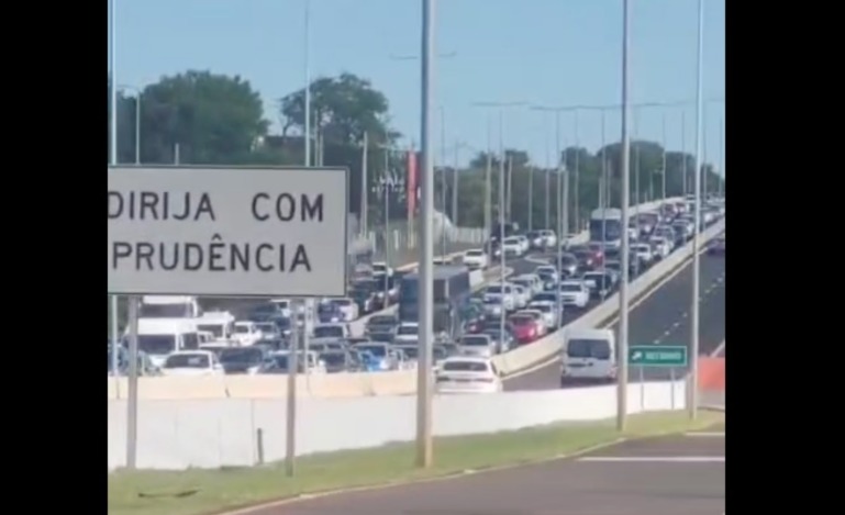 Turistas que foram cedo às Cataratas enfrentaram filas de até 7 km