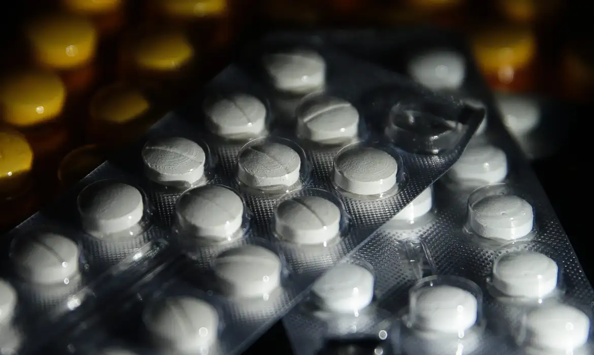 Novo medicamento contra Alzheimer chega, mas alto custo escancara desigualdade