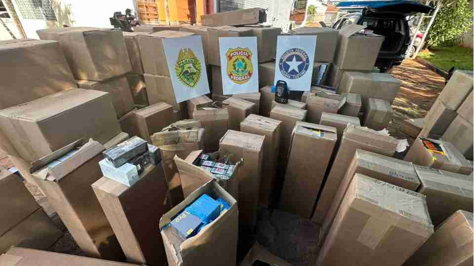 Carga de R$ 10 milhões em celulares é apreendida pela Polícia Federal na BR-369, no Paraná