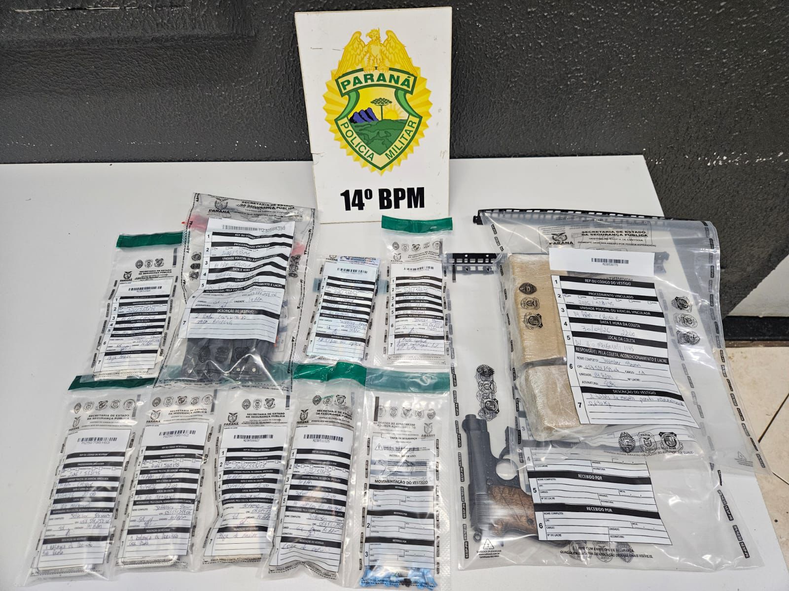 POLÍCIA MILITAR PRENDE DOIS HOMENS E APREENDE ARMA E DROGAS NA REGIÃO NORTE DE FOZ DO IGUAÇU
