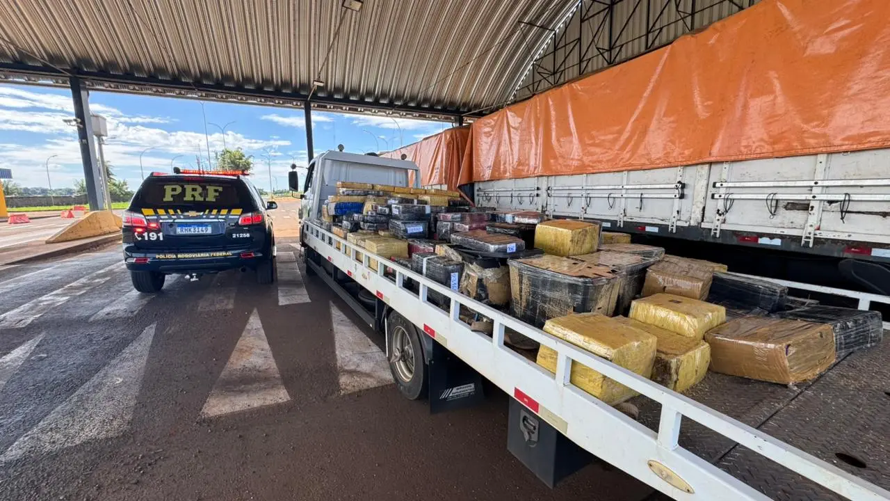 PRF apreende quase 4 toneladas de drogas em caminhão na BR-163, no Paraná