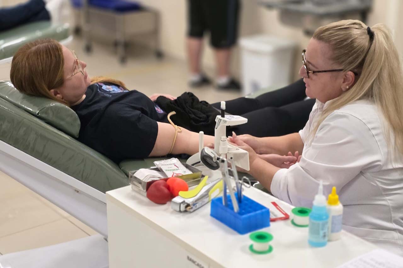 Estoques de sangue O- e O+ chegam a níveis críticos e Hemepar solicita doações