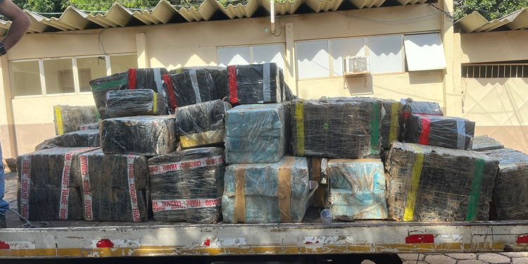 Polícia Civil apreende 3 toneladas de maconha em casa de Foz do Iguaçu