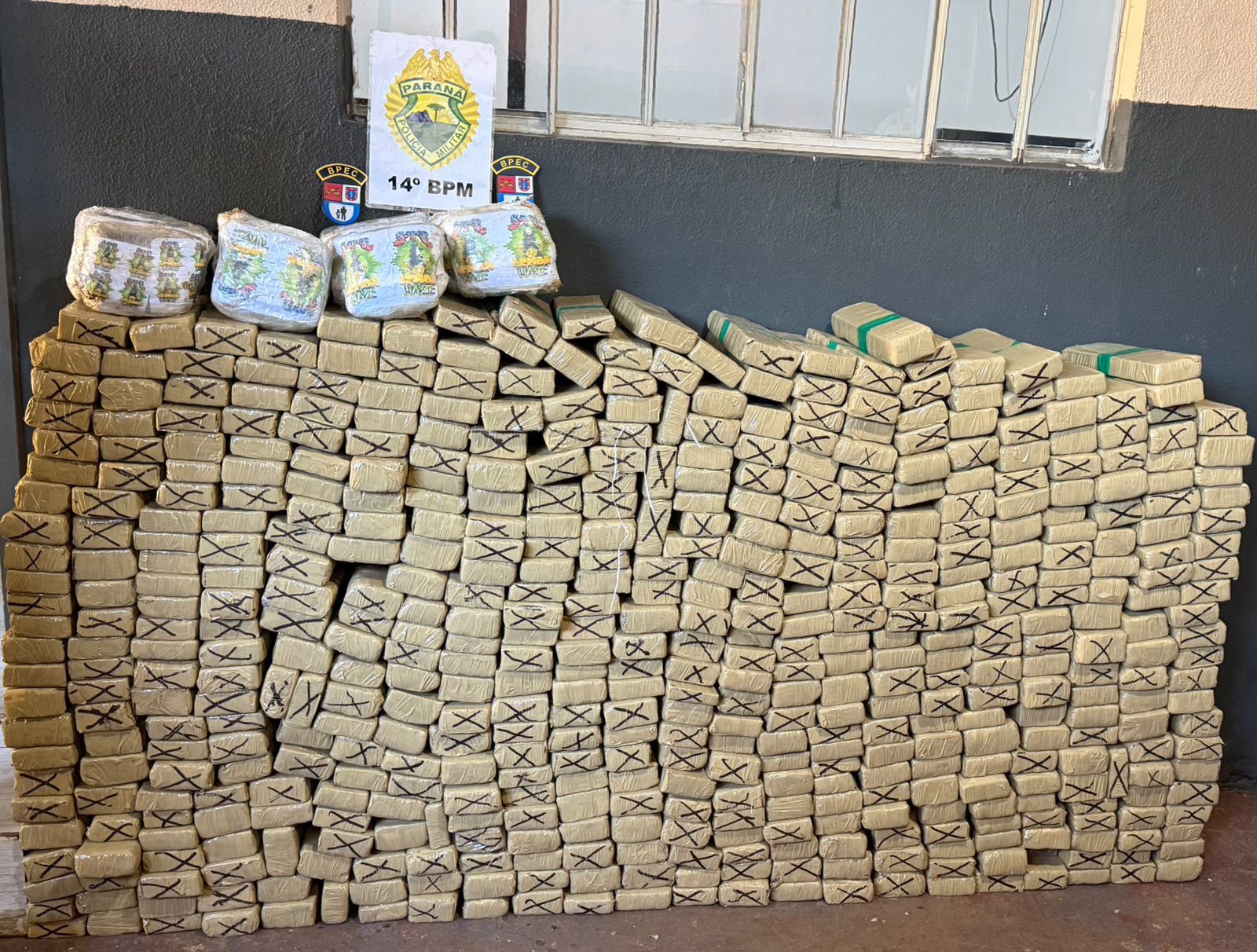 POLÍCIA MILITAR APREENDE QUASE MEIA TONELADA DE DROGAS EM FOZ DO IGUAÇU