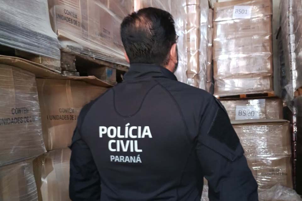 Polícia Civil apreende 8,4 mil garrafas de vinho falsificadas em Curitiba