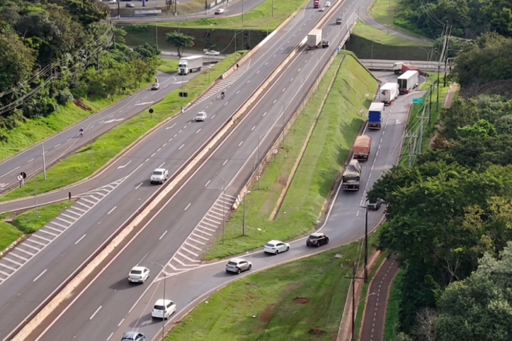 Novo trajeto reduz circulação de caminhões em áreas urbanas de Foz no primeiro dia de testes