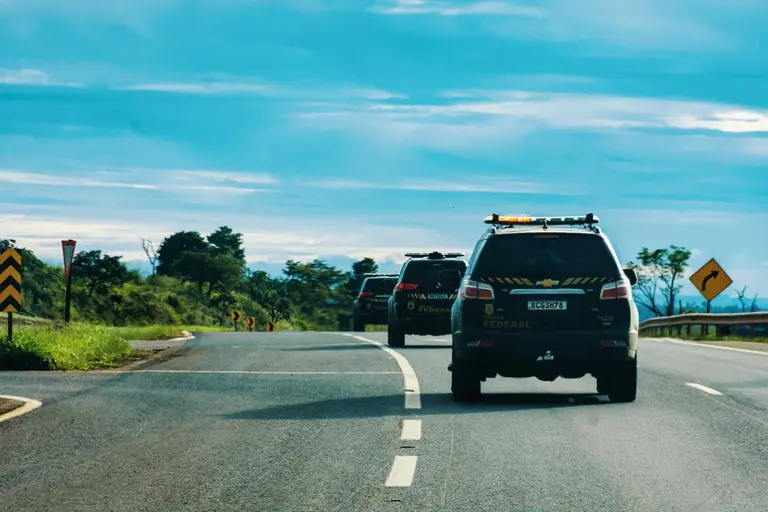 Operação da PF mira policiais suspeitos de esquema milionário de descaminho no Paraná