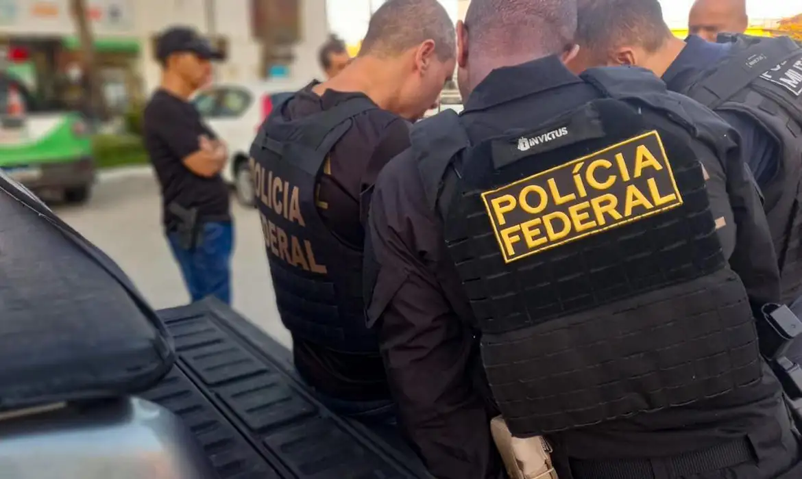 PF faz operação para investigar crimes ligados ao Master