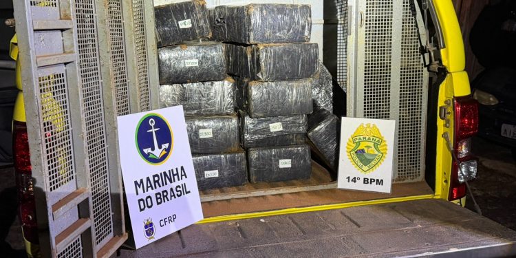 PM e Marinha apreendem mais de 300 quilos de maconha às margens do Rio Paraná em Foz