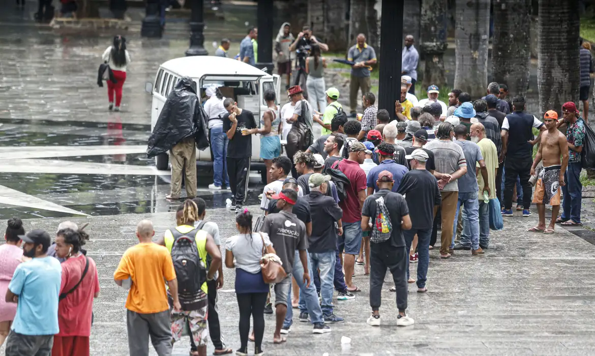 População em situação de rua passa de 388 mil em maio
