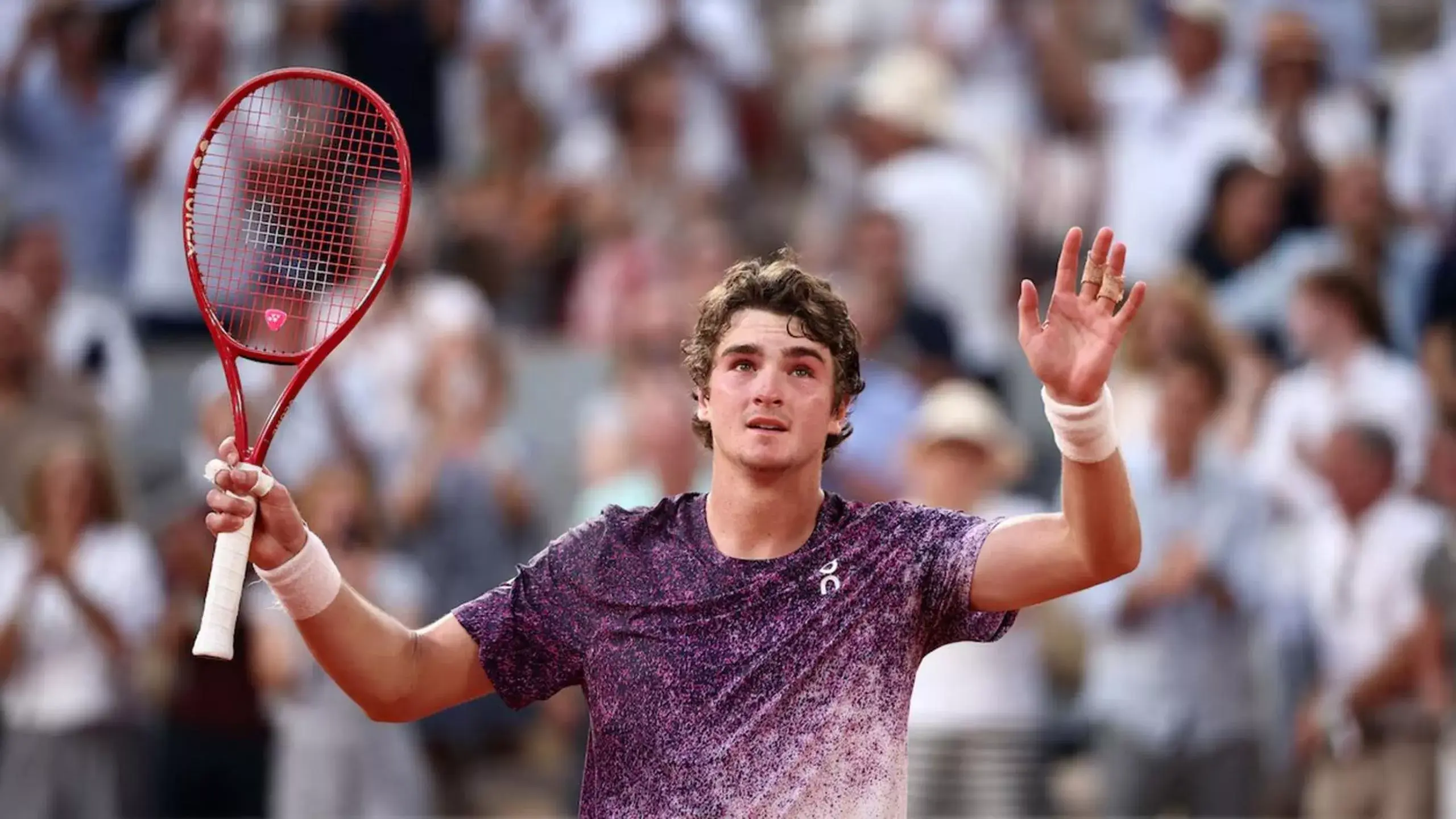 Gigante! João Fonseca vira sobre Djokovic e faz história em Roland Garros