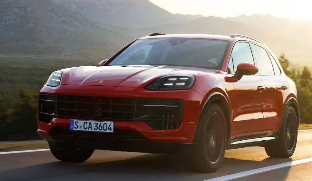 Após passar a noite com vítima, mulher deixa condomínio levando Porsche de luxo