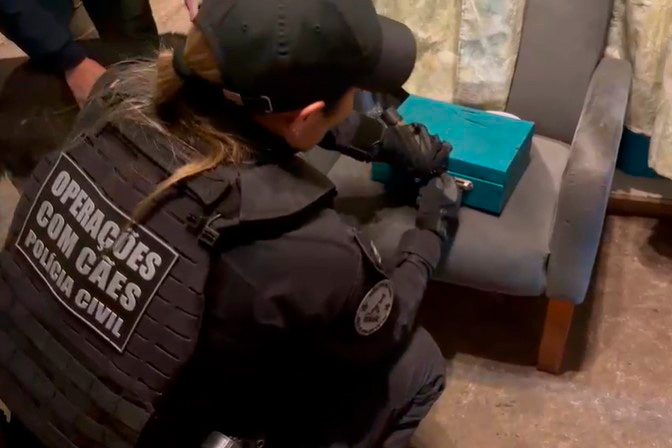 PCPR apreende armas, drogas e R$ 78 mil em operação contra grupo criminoso em Curitiba