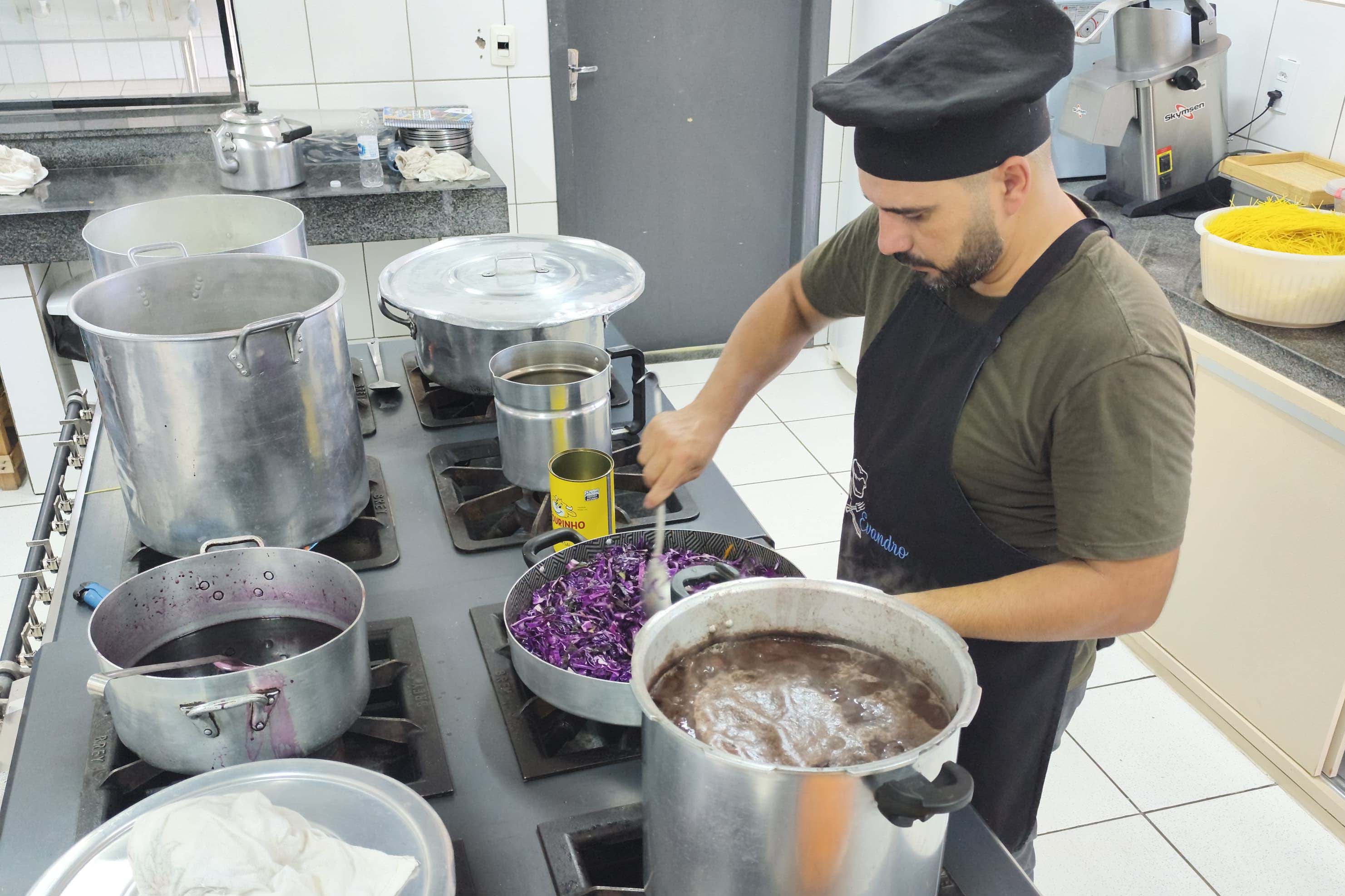 Merendeiro de Francisco Beltrão vence concurso nacional de receitas escolares