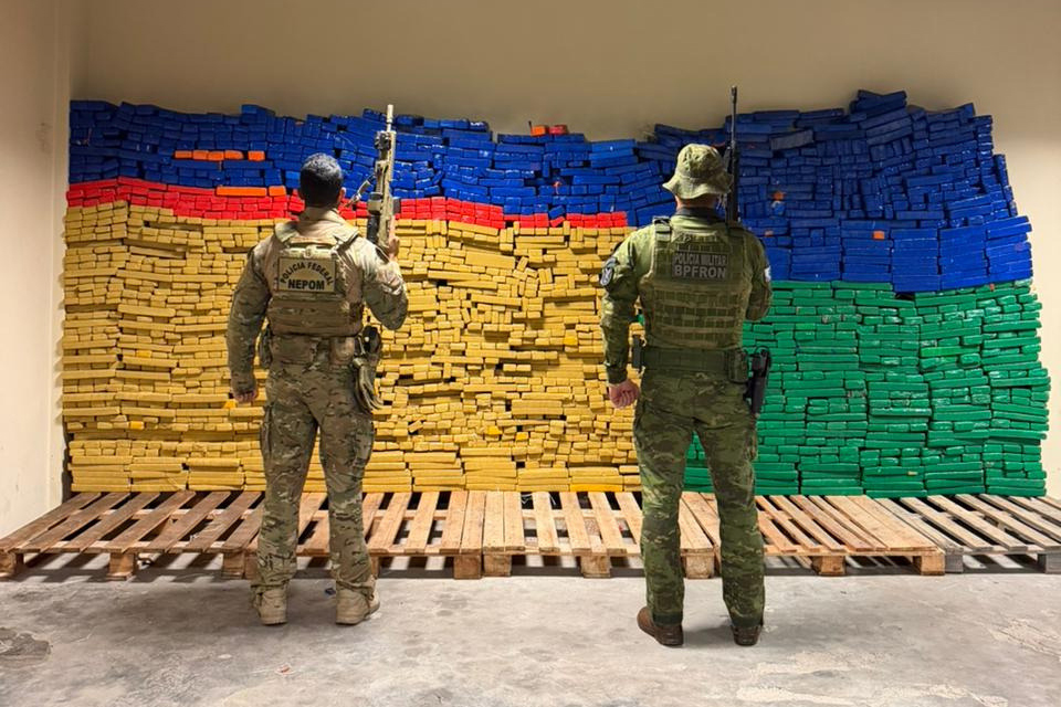 Ações integradas da PMPR e Polícia Federal apreendem 2,7 toneladas de maconha