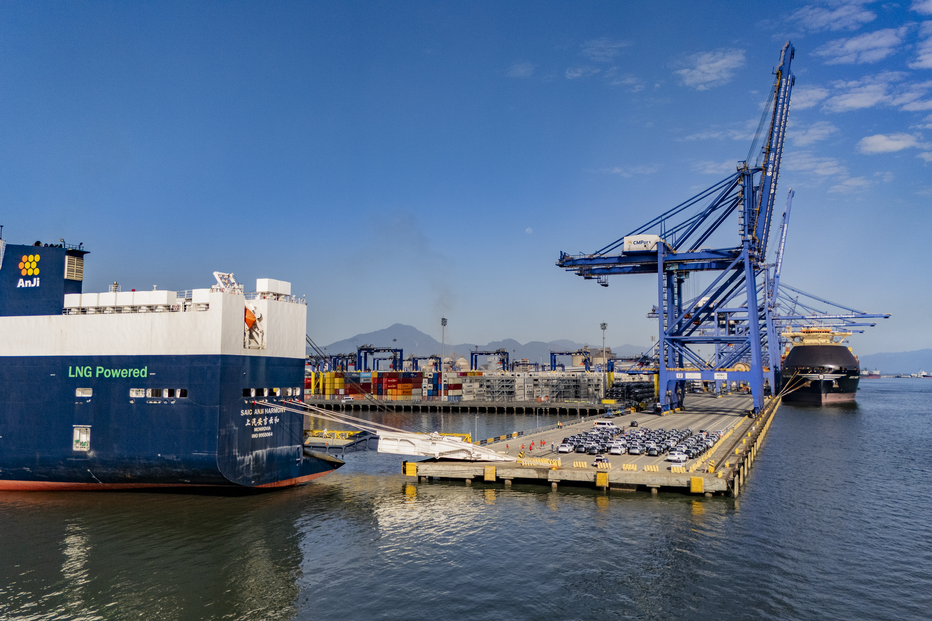 Porto de Paranaguá assume vice-liderança nacional na movimentação de veículos