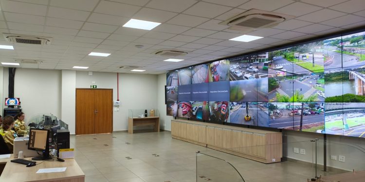 Corpo de Bombeiros inaugura sistema de Video Wall na Central de Operações em Foz do Iguaçu