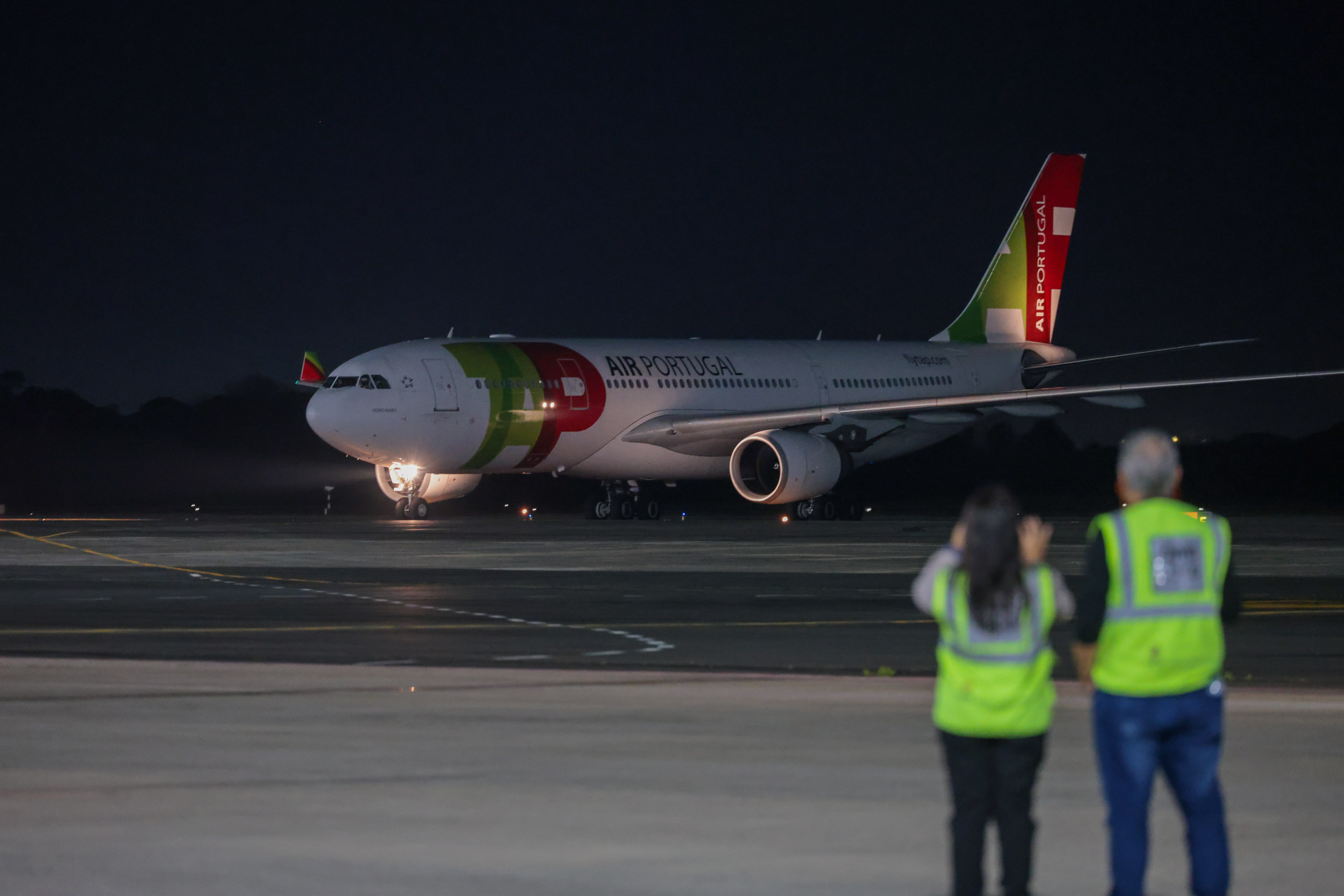 Primeiro voo intercontinental entre Europa e Paraná chega ao Aeroporto Afonso Pena