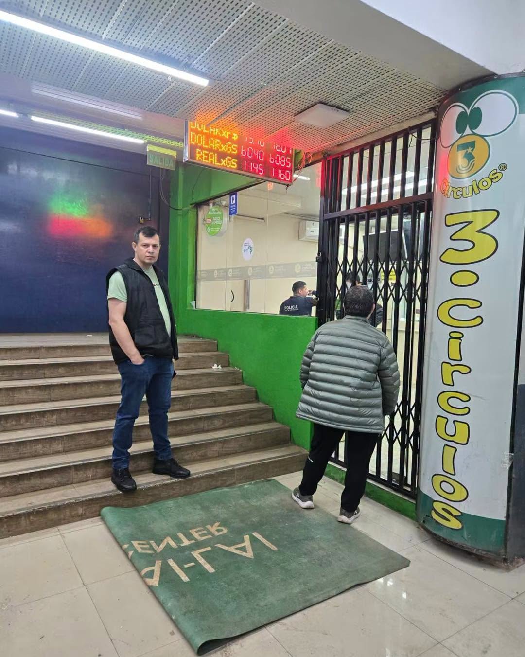 Seguranças de galeria comercial são detidos durante investigação de roubo milionário em Ciudad del Este