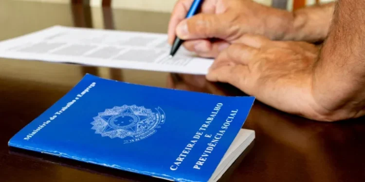 Mutirão de empregos leva seleção de vagas do frigorífico Friella ao Porto Meira