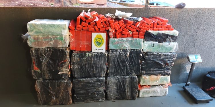PM apreende mais de 626 quilos de drogas e prende foragido do tráfico em Foz do Iguaçu