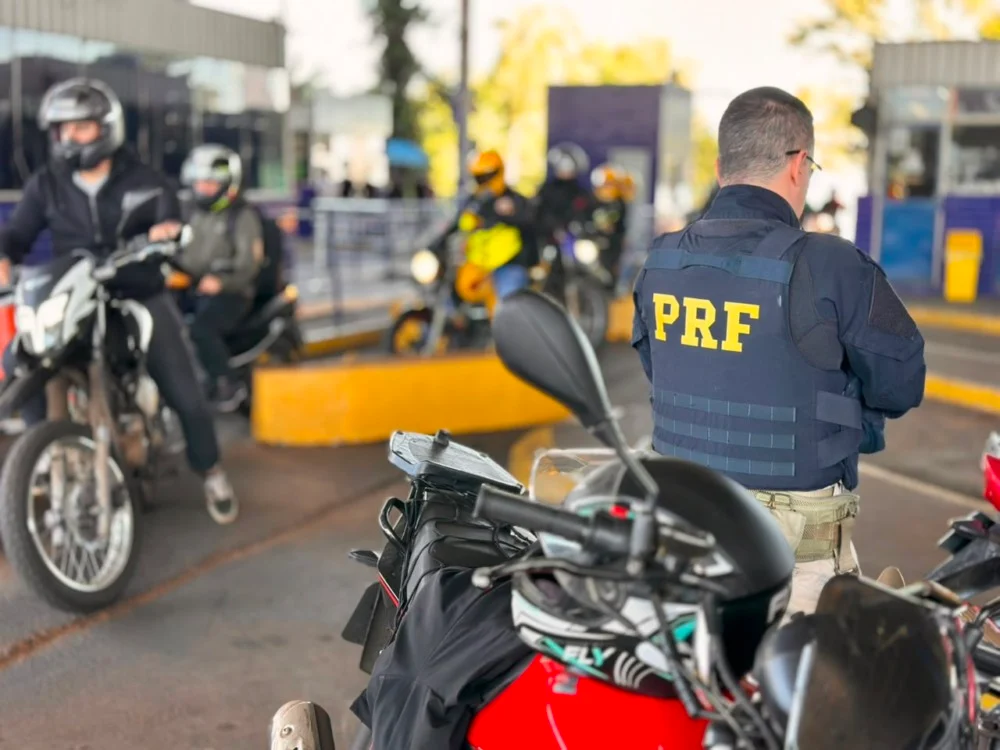 PRF retira 66 veículos de circulação durante operação na Aduana da Ponte da Amizade