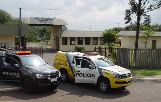 POLÍCIA MILITAR CUMPRE MANDADO DE PRISÃO NO CONJUNTO HABITACIONAL SANTA RITA, EM FOZ DO IGUAÇU