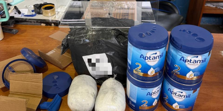 Receita Federal apreende haxixe escondido em latas de fórmula infantil na Ponte Internacional da Amizade