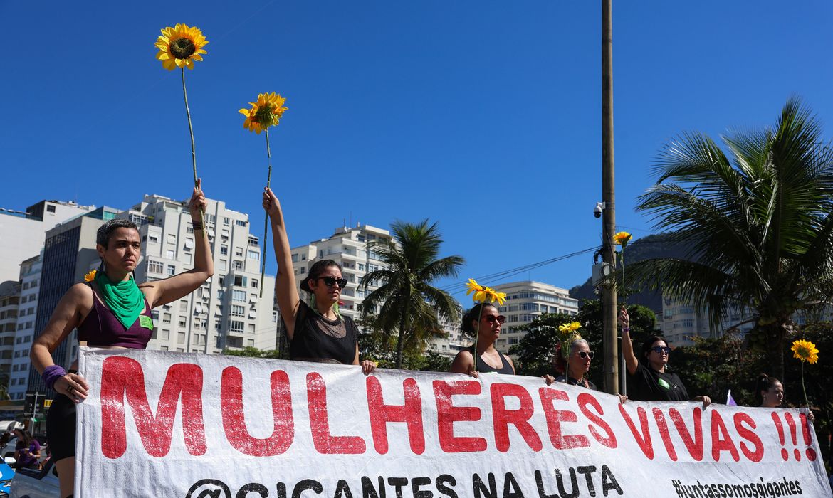 Protestos em todo o país pressionam Câmara a votar PL da Misoginia