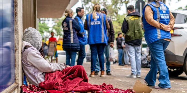 Mais de 80% das pessoas em situação de rua em Foz são migrantes, revela censo
