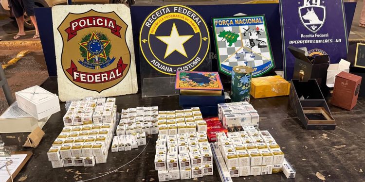 Emagrecedores são escondidos em caixas de perfumes, mas acabam descobertos pela Receita Federal