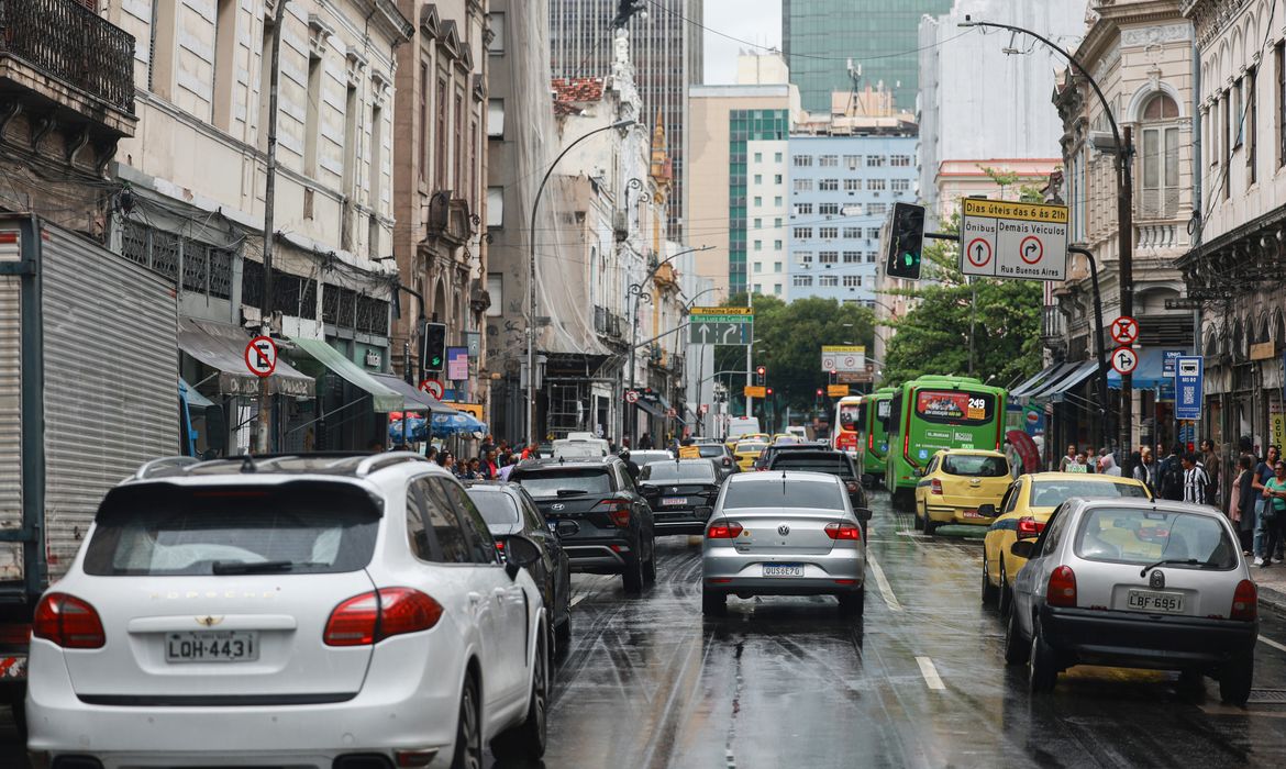 Adesivo de campanha pode colocar seguro do carro em risco nas eleições