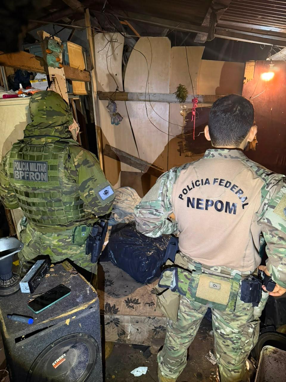 Operação apreende maconha, cigarros e pneus em depósitos usados para contrabando em Foz