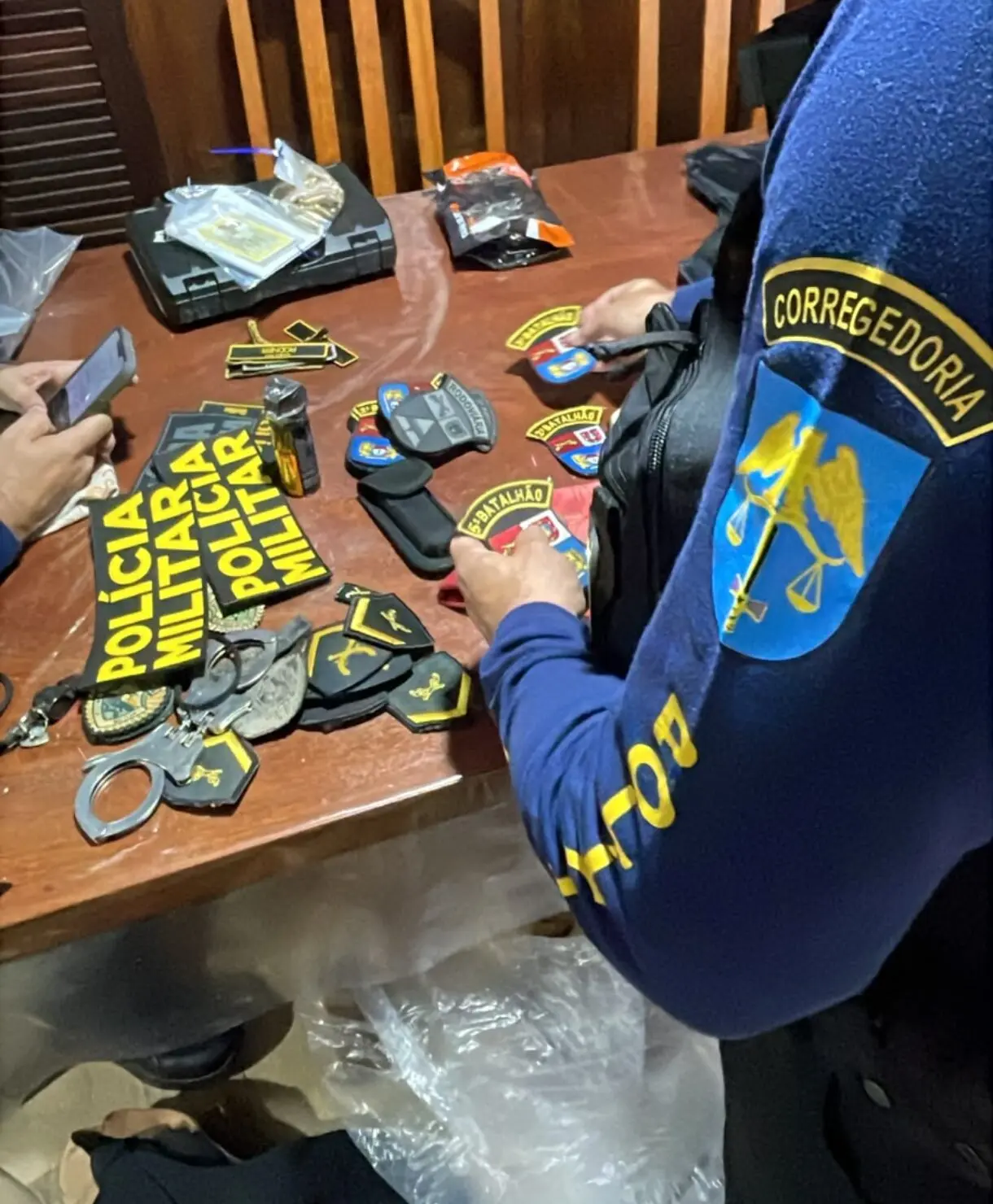 Operação contra esquema de propina afasta 12 policiais e prende cinco no Paraná