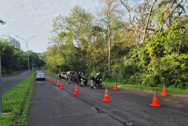 PM aplica 84 multas e apreende oito motos em blitze realizadas em Foz