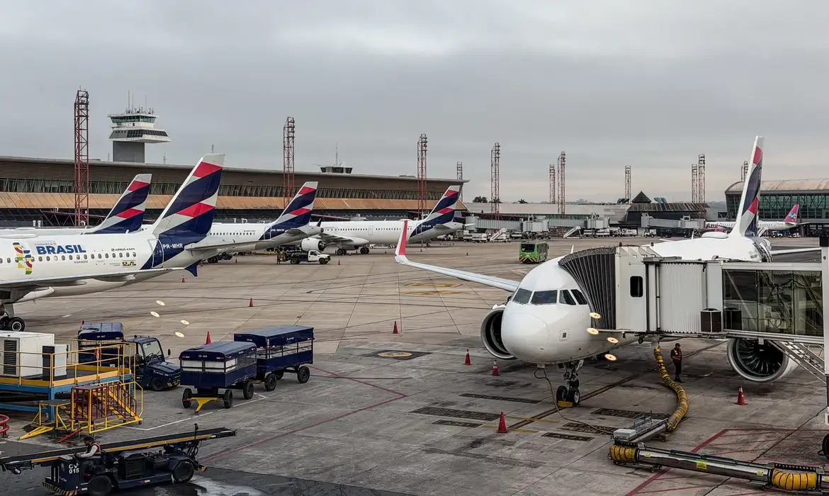 Anvisa reforça regras sanitárias para aeroportos e aeronaves