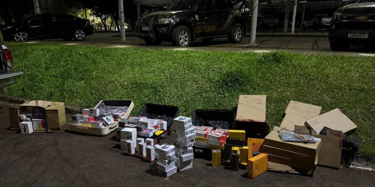 Depósito clandestino com eletrônicos do Paraguai é descoberto em Foz do Iguaçu