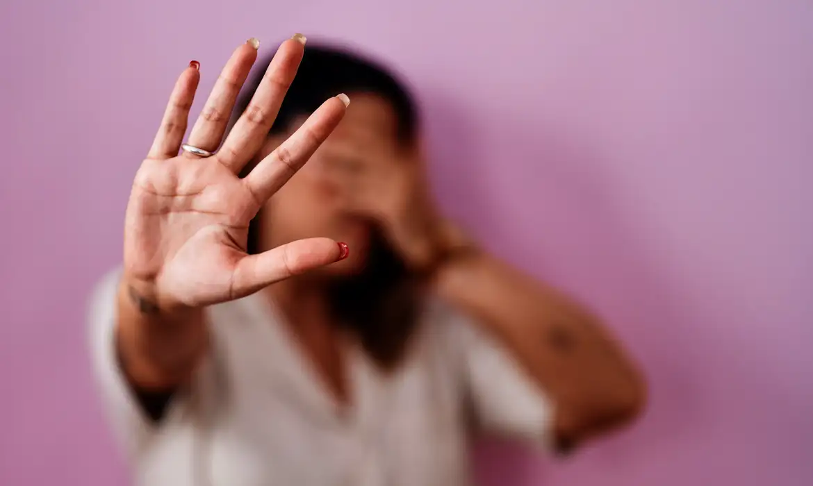 Delegacia Digital da Mulher agiliza denúncias de violência