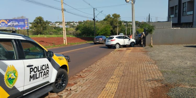 Jovem fica em estado gravíssimo após grave acidente de moto em Foz