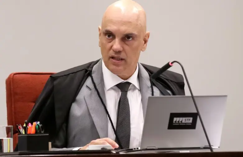 Relação entre Moraes e dono do Banco Master provoca reação de juristas