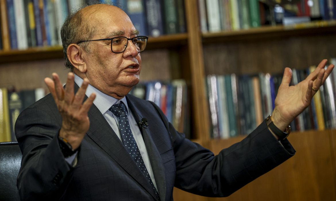 Gilmar Mendes alerta para impacto eleitoral em afastamento de diretores da PF