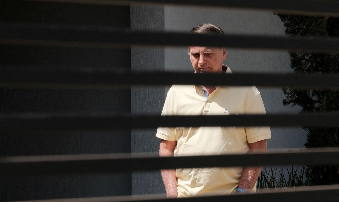 Defesa de Bolsonaro recorre ao STF para tentar suspender cumprimento da pena